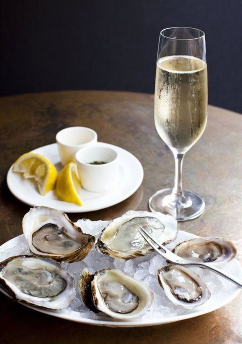 RST Seafood Restaurant - Perths Hotel 3