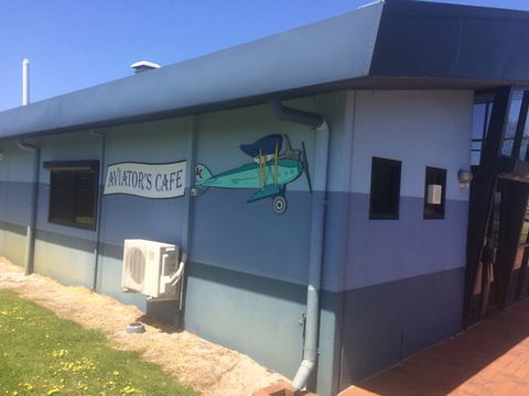 Aviator's Cafe - Perths Hotel 0