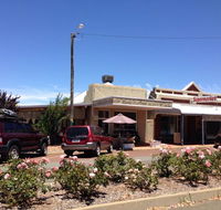 Plum Tree and Ivy - Perths Hotel