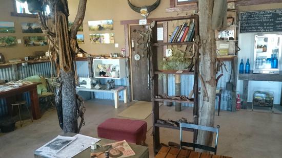 Lake Tinaroo ACT Perths Hotel
