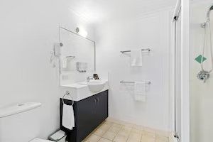The Coffee House Apartments & Bistro - Perths Hotel 9