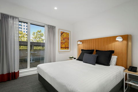 Quest Canberra City Walk - Perths Hotel 8