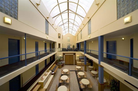 Capital Executive Apt Hotel Canberra - Perths Hotel 1