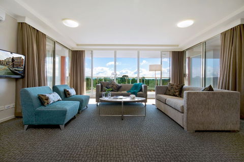 Pacific Suites Canberra - Perths Hotel 1