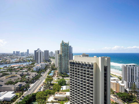 Mantra Crown Towers Surfers Paradise - Perths Hotel 2