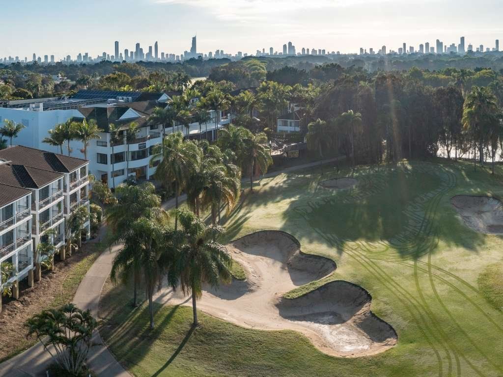 Gaven QLD Perths Hotel