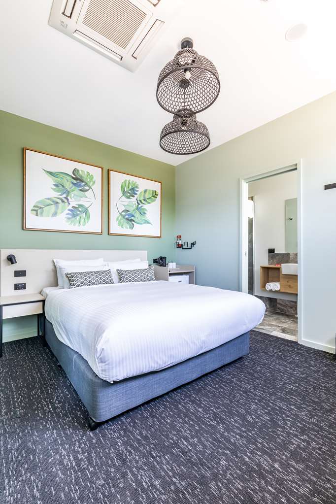 Nerang QLD Perths Hotel