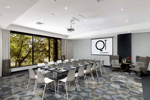 QT Canberra - Perths Hotel 8