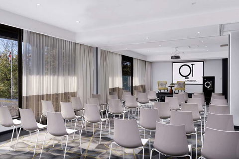 QT Canberra - Perths Hotel 9