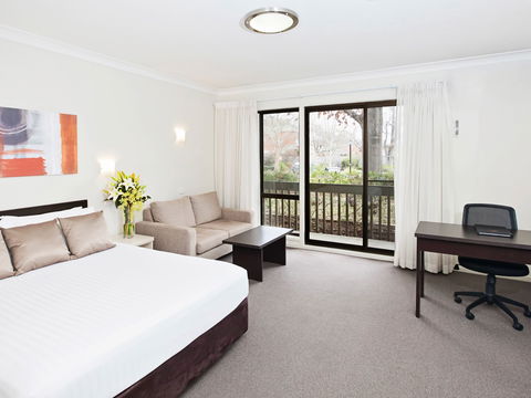Ibis Styles Canberra Tall Trees - Perths Hotel 0