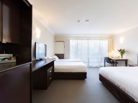 Ibis Styles Canberra Tall Trees - Perths Hotel 2