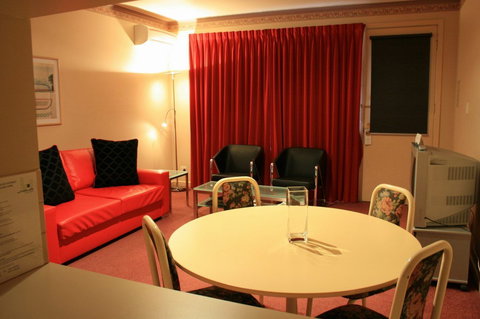 Carlton Clocktower on Lygon - Perths Hotel 1