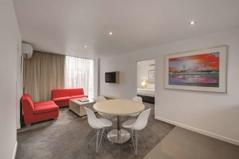 Travelodge Melbourne Docklands - Perths Hotel 8