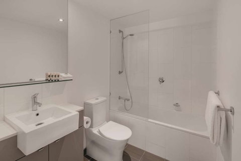 Travelodge Melbourne Docklands - Perths Hotel 10
