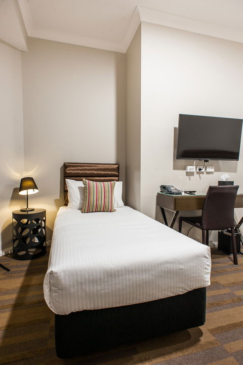 57 Hotel - Perths Hotel 1