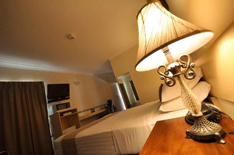 Emerald Maraboon Motor Inn - Perths Hotel 4