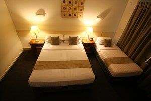 Emerald Maraboon Motor Inn - Perths Hotel 9