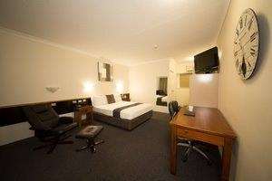 Emerald Maraboon Motor Inn - Perths Hotel 10