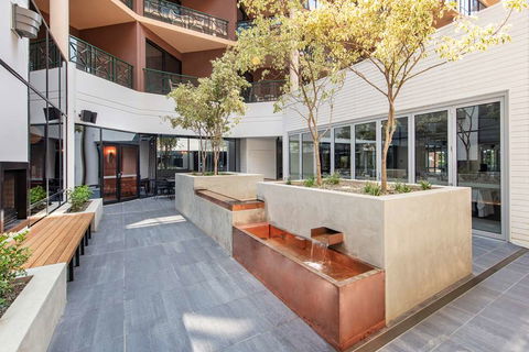 Amora Hotel Riverwalk Melbourne - Perths Hotel 2