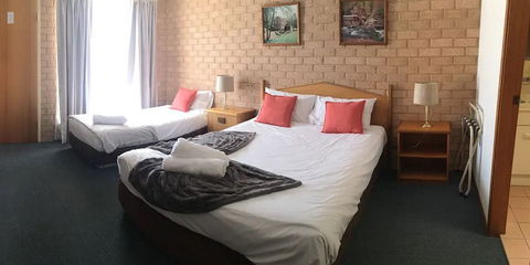 Golden Chain Aalana Motor Inn - Perths Hotel 1