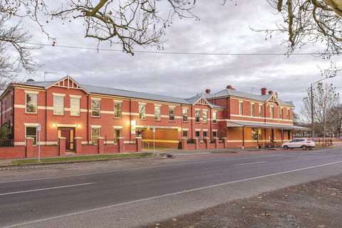 Lake Inn Ballarat - Perths Hotel 1