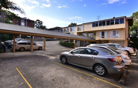 Twin Towers Inn - Perths Hotel 1