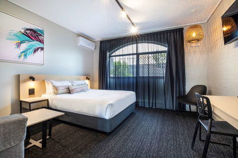 Nightcap At Springwood Hotel - Perths Hotel 1