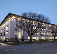 Knightsbridge Canberra - Perths Hotel