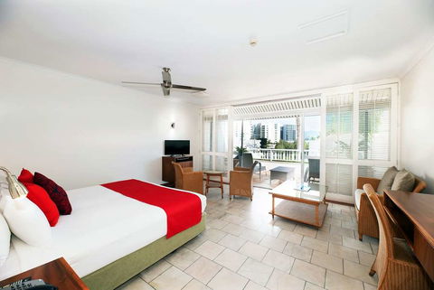 Ramada By Wyndham Cairns City Centre - Perths Hotel 1