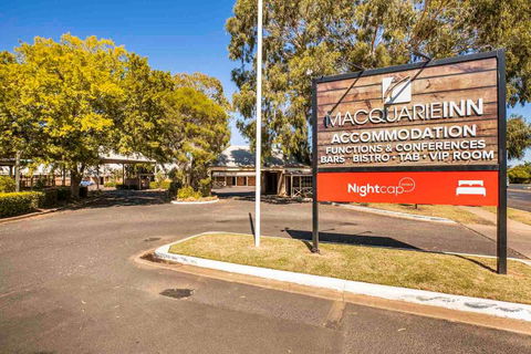 Macquarie Inn - Perths Hotel 0