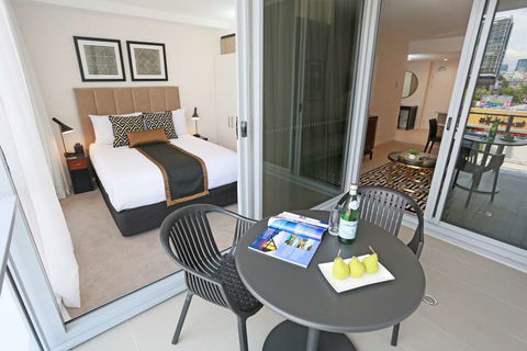 Alex Perry Hotel And Apartments - Perths Hotel 2