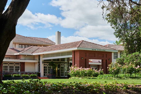 Hotel Kurrajong Canberra - Perths Hotel 0