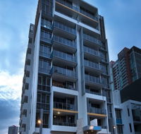 Meriton Suites Southport - Perths Hotel
