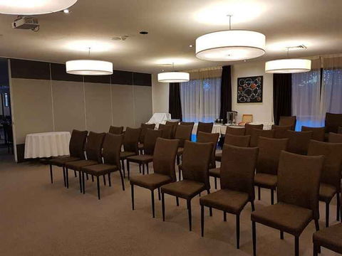 Bairnsdale International - Perths Hotel 8