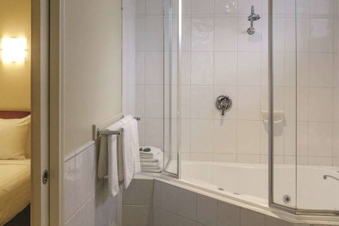 Lake Inn Ballarat - Perths Hotel 12