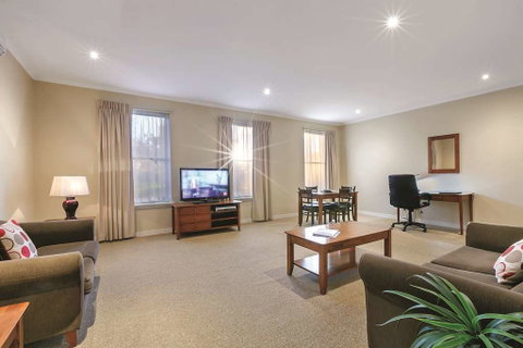 Lake Inn Ballarat - Perths Hotel 13
