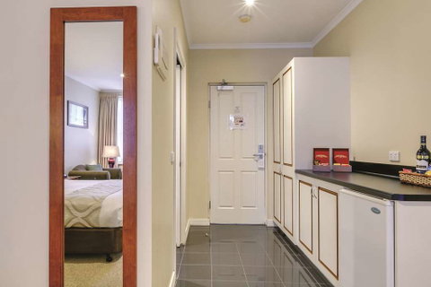 Lake Inn Ballarat - Perths Hotel 15