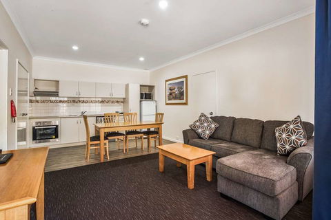 Karratha Central Apartments - Perths Hotel 11