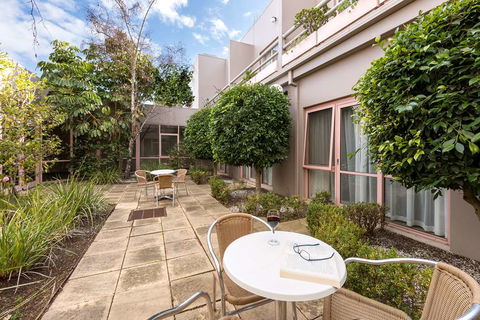 Kimberley Gardens Hotel, Serviced Apts - Perths Hotel 0