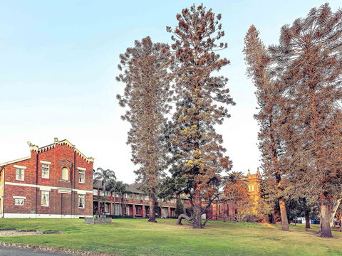 Mercure Monte Pio Hotel & Conference Ctr - Perths Hotel 0