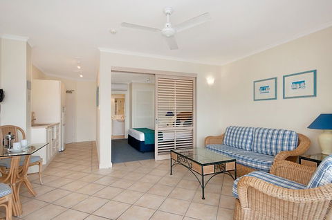 Macrossan House Boutique Holidays Apts - Perths Hotel 2