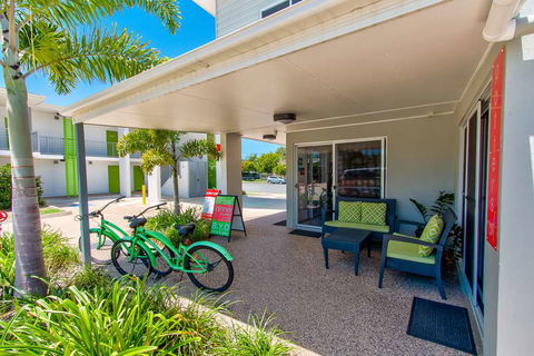 Mackay Oceanside Central Hotel - Perths Hotel 1