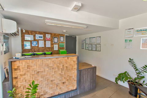 Mackay Oceanside Central Hotel - Perths Hotel 2
