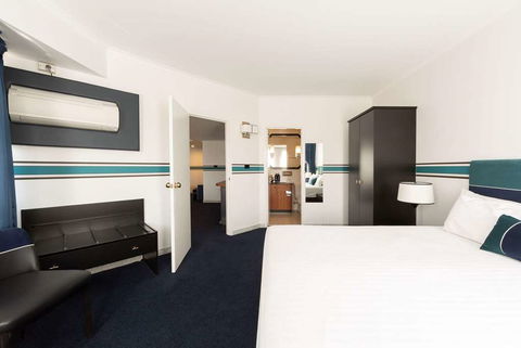 Ramada By Wyndham Diplomat Canberra - Perths Hotel 2