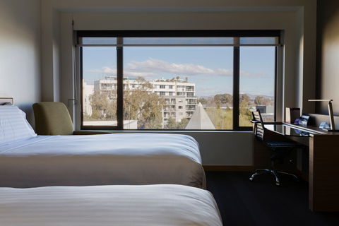 Crowne Plaza Canberra - Perths Hotel 4