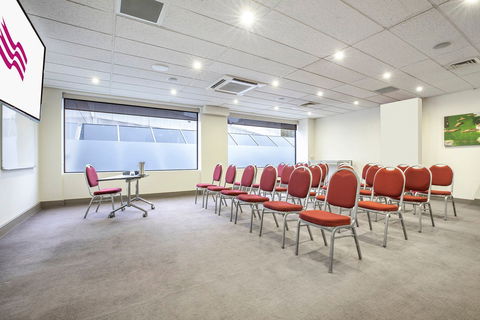 Crowne Plaza Canberra - Perths Hotel 9