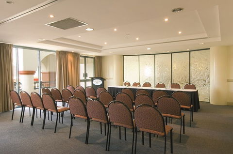 Oaks Calypso Plaza Resort - Perths Hotel 4