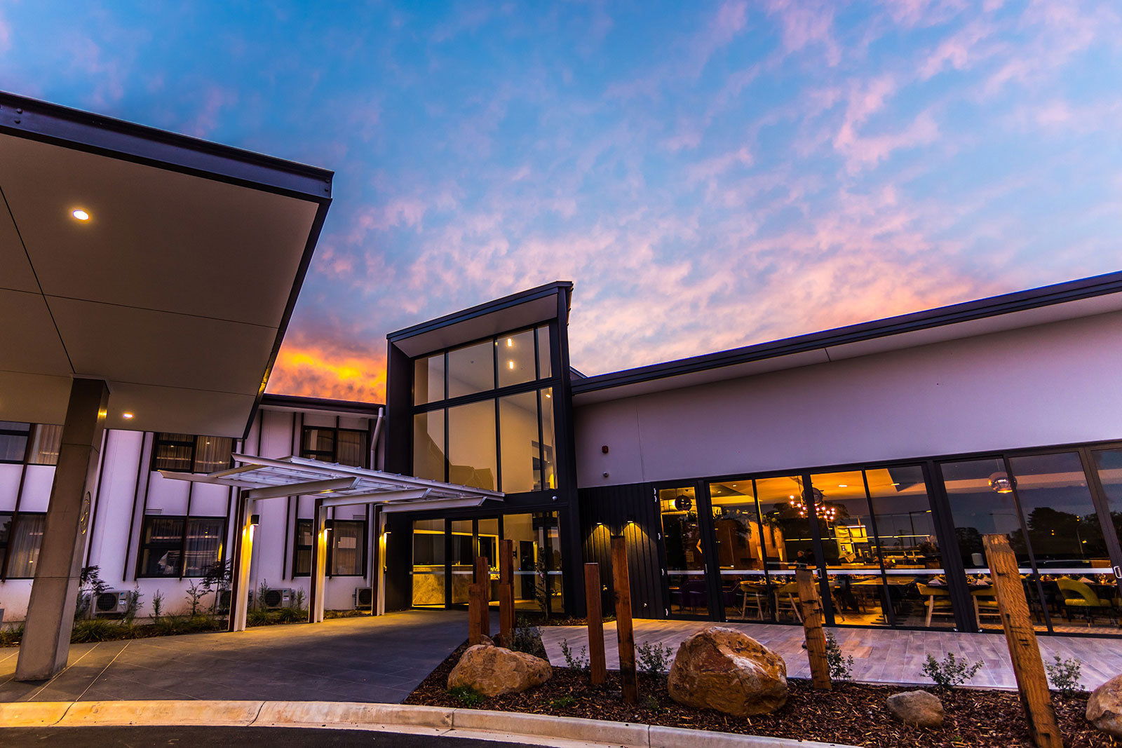 Piney Range NSW Perths Hotel