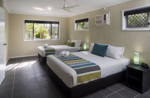 The Beach Motel Hervey Bay - Perths Hotel 1