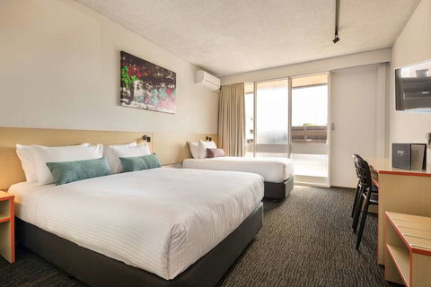 Nightcap At Waltzing Matilda Hotel - Perths Hotel 2